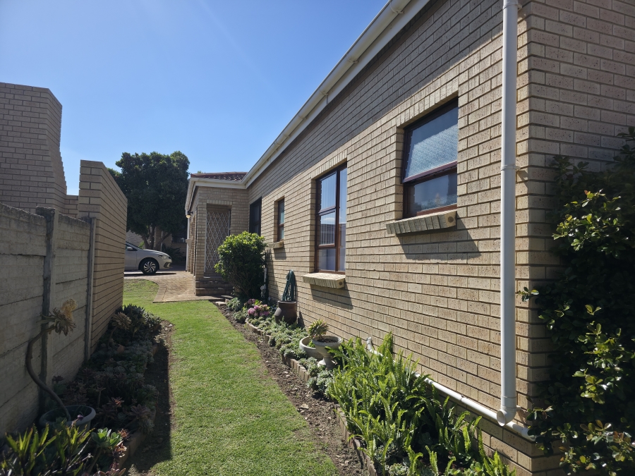 3 Bedroom Property for Sale in Jeffreys Bay Central Eastern Cape